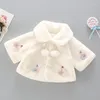 Daunenmantel 2023 Neueste Säuglingsbaby-Mädchen-Geweih-Kapuzen-Kunstpelzjacke Umlegekragen Cape Warmer Winter-dicker Poncho-Umhang Oberbekleidung