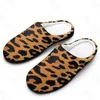 Zapatillas Patrón de piel con estampado de leopardo animal (1) Sandalias Felpa Casual Mantener zapatos calientes Térmicos para hombre Zapatilla para mujer MustCottonHome Outdoo