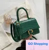 Sac pour femmes de mode classique nouveau style occidental petit sac carré en cuir brillant motif crocodile sacs à bandoulière pour femmes en gros