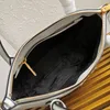 Sac de créateur de concept classique Bag de corps de luxe Sac d'épalsine de mode médium Il est défini par une texture réticule et une finition cirée