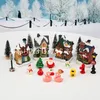 Oggetti decorativi Figurine Natale luminoso Casetta Ornamento Creativo Set da 18 pezzi Villaggio Europeo Decorazione con neve Regalo 230829