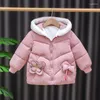 Вниз пальто для малыша для девочек -одежда мультфильм Симпатичный цветочный дизайн 2023 зимний детский переходная одежда теплый хлопковой штулка