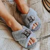 Mode winter bont ontwerp vrouwen nieuw faux huis warme schoenen vrouw slip op flats vrouwelijke glijbanen huis harige slippers t230828 225 ry pers