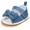 Sandali 2023 Scarpe da bambina Bowknot Love Strisce antiscivolo Suola in gomma morbida Nati Primi camminatori Culla Estate