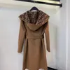 Trench da donna Designer Designer Cappotto lungo in lana con cappuccio di alta qualità Moda pieno di lettera F Stampa su entrambi i lati Indossare MVTL con cintura ampia