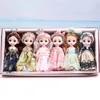Dockor 6st 16 cm dolluppsättning presentförpackning 13 MOVABLE JOINTS 3D EYES BJD GIRL DRÄG DIY Toy Fashion Dress Clothes BJD Dolls Children's Gifts 230829