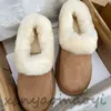 Ultra Mini Platform Boot Designer Kvinna Vinter Ankel Australien Snöstövlar Tjock Bottom Real Leather Warm Fluffy Booties med pälsstorlek 36-40