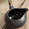 Gobelets de style chinois rétro tasses latérales en poterie noire et même pièces de cérémonie de thé en céramique diviseur de mer domestique