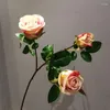 Dekorativa blommor 3 huvuden rose konstgjorda silke högkvalitativa falska rosor för bröllopsdekoration hemfest dekor tillbehör hantverk