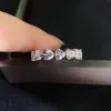 クラスターリング完全な永遠0.3ct各単一の石のハート形状の女性のためのダイヤモンド婚約リングウェディングジュエリーソリッドプラチナ950 R157