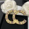 20Style Designer Letter Copper Brosch för kvinnor Lyxiga smycken Diamond Ladies Dress Accessory Brass Pins Womens Gift Pearl Brosches Brand Breastpin Badge