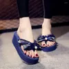 Pantoufles 2023 Version coréenne chaussures de plage femmes été doux nœud à chevrons avec pieds à pince et sandales antidérapantes