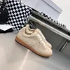 Projektantka Wysokiej jakości moda moda mężczyźni Sneaker Flat Heel Walk Gift Casual Buty MM6 Summer White White Outdoors Skórzane but but 2024 Nowy podróż luksusowy trener