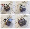 Shoulder Bags Mini Chain Acrylic Women's Luggage 2023 Luxury Clutch Wallet Mini Transparent Crossover Shoulder Bag Evening HandDesigner Bag caitlin_fashion_bags