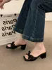 Kapcie jedwabny łuk gruby pięta dla kobiet odzież wierzchnia 2023 Letnia otwarta palca wysokie obcasy słodkie damki nowoczesne sandały buty imprezowe