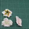 50pcs/7cm-8cm人工白いバラの絹の花の頭の結婚式装飾Diy花輪ギフトボックススクラップブッキングクラフト偽の花HKD230829