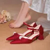 Sandali Scarpe da sposa Chines Abito da sposa retrò Décolleté Tessuto di raso rosso vino Decorazione in pizzo perlato Cinturino alla caviglia con tacco alto quadrato