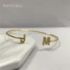 Bangle Aurolaco Anpassat namn Armband Personliga anpassade zirkonbokstäver Bangle Men Gold Rostfria smycken Gåvor 230828