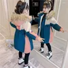 Вниз пальто 2023 Дети Зимняя хлопчатобумажная куртка мода Девушка Детская одежда Толстая парка искусственный мех снежный шнурный шнур