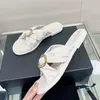 2023 Designer Pure Color Slippers Womens Leather Cross Strap Letter Round Buckle Beach Sandal Ladys Fashion Casual Flat Flip-Flops Slipper