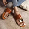 Chinelos de verão senhoras sandálias deslizamento em causal flip flop sapatos femininos praia chinelo moda metal saltos planos tamanho grande 43