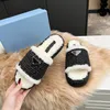 Kadın bayanlar platformu terlik rafya saman sandal peluş yün üçgen toka katırları espadriles kalın dip kürklü slaytlar polar shearling flips