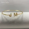 Bangle Aurolaco Anpassat namn Armband Personliga anpassade zirkonbokstäver Bangle Men Gold Rostfria smycken Gåvor 230828