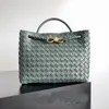 2023 Andiamo Hand Designer Bag Woven Leather Handväska Ljus lyxig stor kapacitet lat tygväska lammskinn handväska fast färg flerfärgad mamma shopping 2261 stor