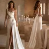 A-Line Boho Satin Wedding Dress med älskling halsringning, veck, applikationer, backless split, designer brudklänning