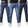 Kubro calças jeans masculinas clássicas retas, lavagem leve, casual, plus conforto, bolso traseiro, adesivos grandes, tamanho 42 44 46 48 50 hkd230829