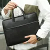 Сумки для ноутбука простые мужские портфель -портфель кожаная деловая сумка Слумка для расстояния на плечо 156 -дюймовые блокноты для ноутбука 230828
