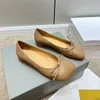 MM6 Casual Shoes Chaussures de ballet Tabi de styliste pour femmes, chaussures de luxe semi-décontractées, chaussures de ballet plates en peau d'agneau, pantoufles en cuir, mocassins à cheville plate, sandales