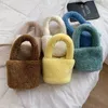 Kvällspåsar vinter mode faux päls tygväska mjuk varm lambvol handväska trender designer liten hinkväska högkvalitativ kvinnor plysch purses 230828