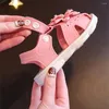 Sandalen Sommer Kinder Süße Prinzessin Mode Bedeckte Zehen Weiche Rutschfeste Rosa Blume Kinder Druckknopf Flache Freizeitschuhe