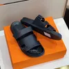 Moda de primera calidad Sandalias chipre de cuero clásico Diapositivas para hombres mujeres zapatos planos verano zapatillas antideslizantes al aire libre desgastes zapatos de diseñador de lujo fábrica grande