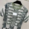 디자이너 티셔츠 여자 최고의 디자이너 탑 니트웨어 여름 멋진 짧은 슬리브 티셔츠 대비 격자 무늬 스트라이프 인쇄 둥근 목 풀버 디자이너 옷 여성 Tshirt 55