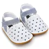 Sandali 2023 Scarpe da bambina Bowknot Love Strisce antiscivolo Suola in gomma morbida Nati Primi camminatori Culla Estate