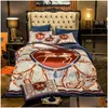 Sängkläder sätter lyxig vinterhöstdesigner Veet Queen King Size Duvet er Bed Sheet Pillows Fashion Retro Designers Comporter Drop Dh7ur