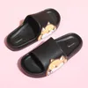 Kapcie kobiety męskie sandały na plaży Sandały Flip Flip Flops Non-Slip Cartoon Dog Gę grube podeszte para domu domowe damskie buty do kąpieli