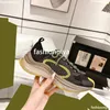 디자이너 스니커즈 이탈리아 클래식 커플 스니커 인터 로킹 패턴 달리기 운동화 남성 여성 플랫폼 레트로 신발 바이 컬러 고무 밑창
