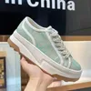 2023 Designer Femmes Casual Chaussures Low Cut 1977 High Cut Chaussures de sport de haute qualité Beige Noir Toile Chaussures de tennis Tissu de luxe Chaussures à semelle épaisse