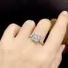 Кластерные кольца изысканный игристый женский кольцо Moissanite Women's 925 Серебряный день рождения подарок на день рождения Sparkle лучше, чем помолвка алмаза