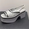 Sandaler sommarpumpar Square Heel Checkered Shiny Sandal Women äkta läderkomfortplattform Sandalias Bankett Bride Shoes Fairy 230830