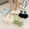 Chinelos verão ao ar livre mules mulheres moda dedo do pé quadrado peludo sapatos planos senhoras de escritório penas slides chiques apartamentos preto branco azul