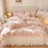 Ensembles de literie Hiver chaud velours polaire ensemble rose matelassé broderie housse de couette blanc dentelle bord jupe de lit épais couvre-lit taies d'oreiller