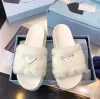 Zapatos de mujer Zapatillas de diseñador de moda Diapositivas para mujer Piel Plataforma de alta calidad Diapositiva de lana Zapatilla de felpa deslizadores clásicos Etiqueta triangular