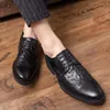 Scarpe eleganti da uomo alla moda Derby con punta ad ala e brogue in pelle con motivo coccodrillo, da uomo, casual, per feste di matrimonio