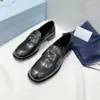 Topp mode läder platt loafer designer klänningskor flickor damer kontor formell casual skor fabrik med ruta 35-40