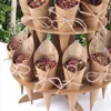 Dekorativa föremål Figurer Bröllopskonfettikottar Rose Flower Tray Rustic Decoration Kraft Paper Stand Holder Support 230829