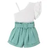 Kleidungssets Frühling und Sommer Mädchenanzug Schräge Schultern Hosenträger Fliegende Ärmel Top Shorts Gürtel Dreiteiliges Set für Babyhandschuhe